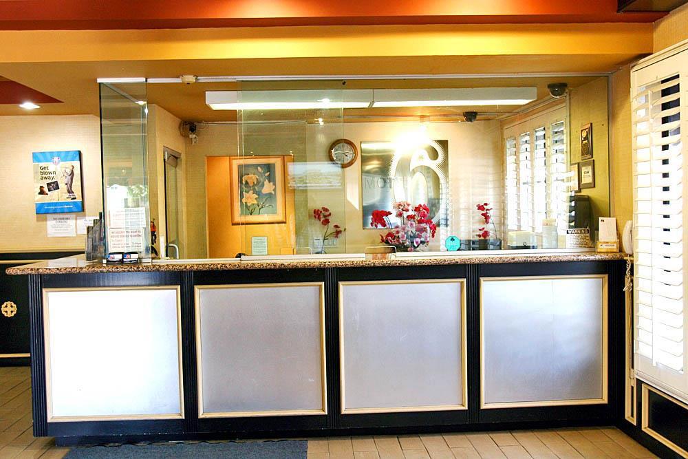 Motel 6 Van Nuys Burbank Interior photo